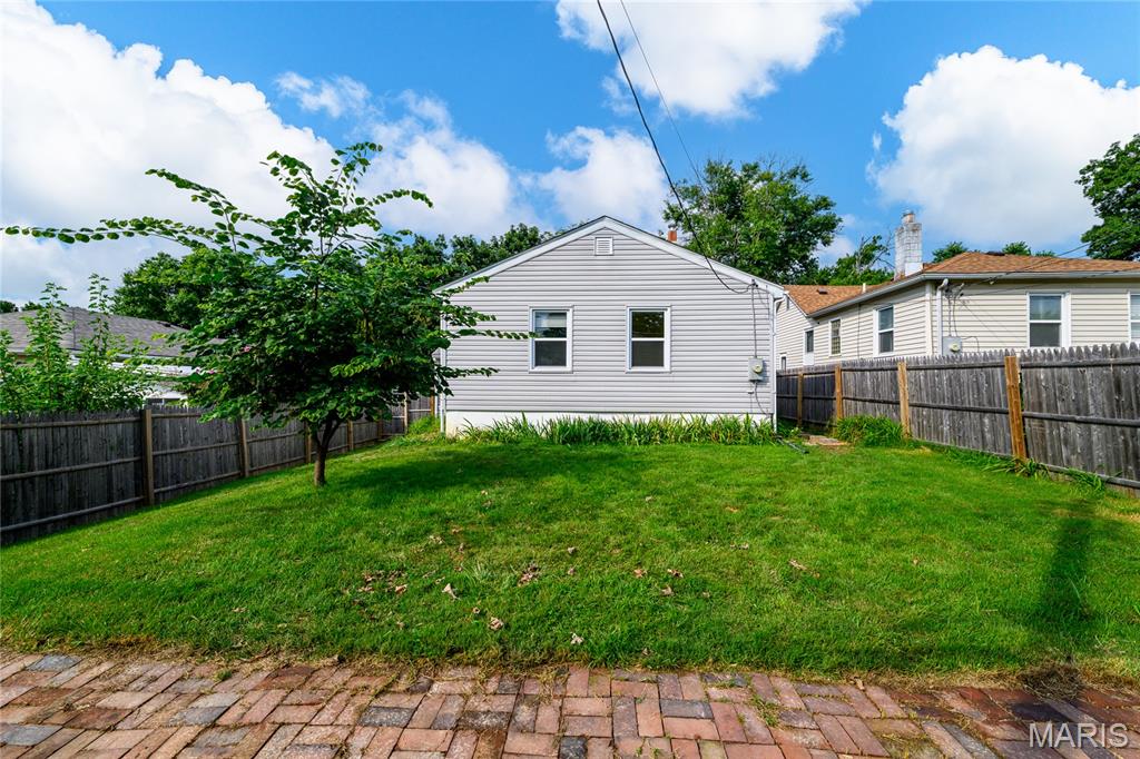 22nd image of 9521 Cloverhurst Dr, St Louis, MO 63123 | MLS# MIS26047598
