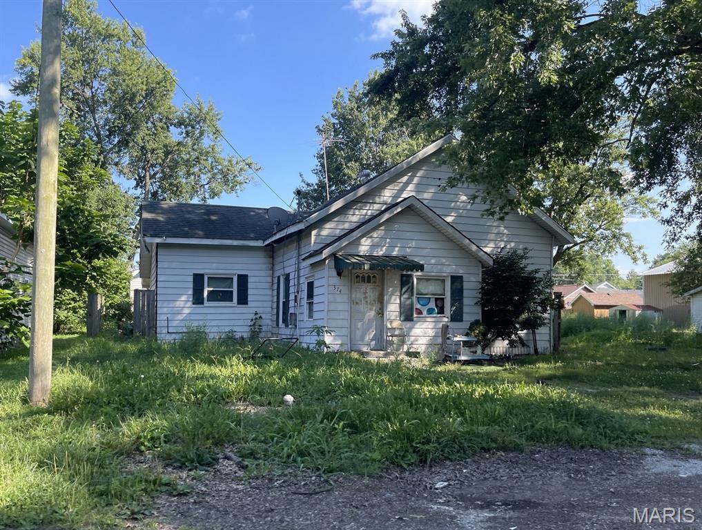 Homes for sale in Livingston, IL | 374 S 2nd St, Livingston, IL 62058 | MLS# MIS26047652