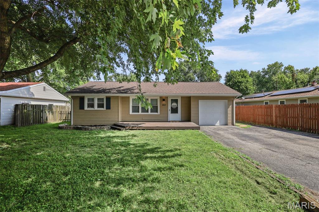 Homes for sale in Fairview Heights, IL | 203 Stites Ave, Fairview Heights, IL 62208 | MLS# MIS26047743