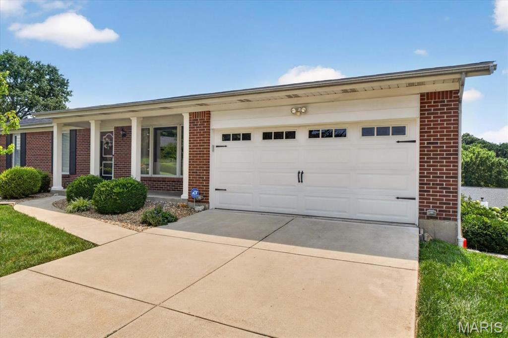 1st image of 4708 Kingbird Ln, Saint Louis, MO 63128 | MLS# MIS26047781