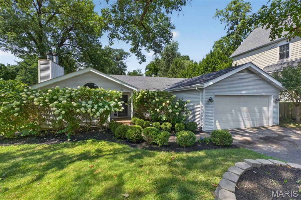 3rd image of 15 Dwyer Pl, St Louis, MO 63124 | MLS# MIS26047994