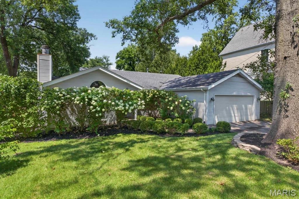 2nd image of 15 Dwyer Pl, St Louis, MO 63124 | MLS# MIS26047994