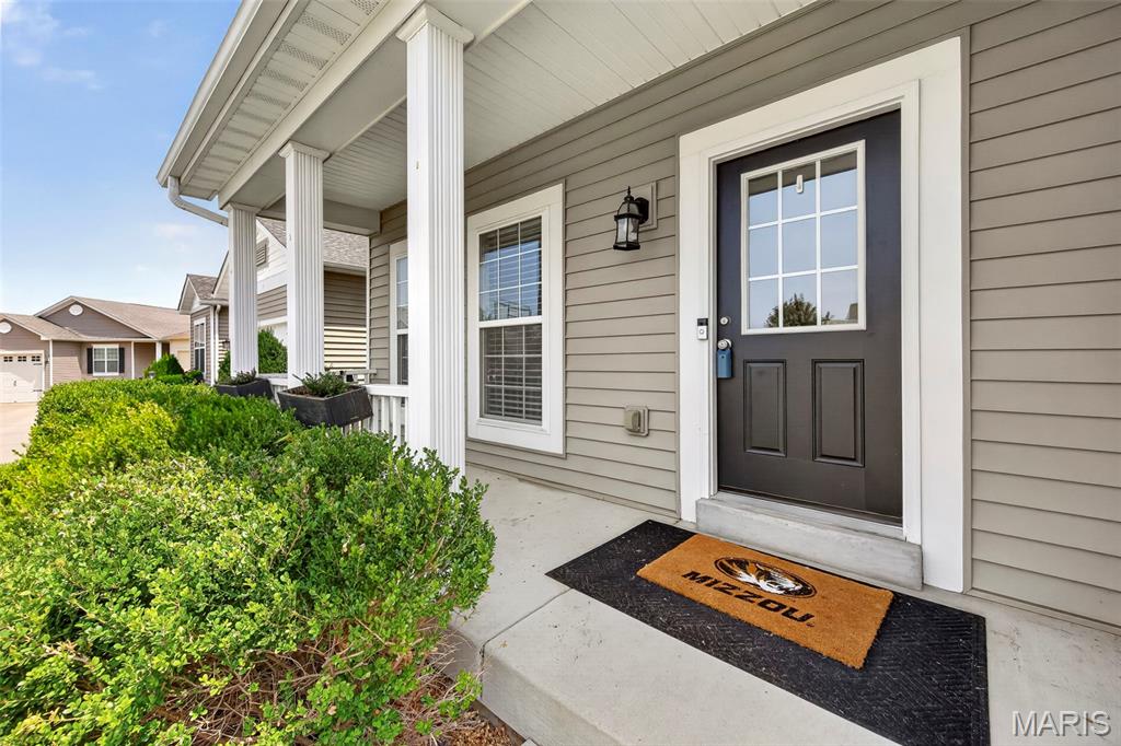 2nd image of 326 Country Trail Dr, Lake Saint Louis, MO 63367 | MLS# MIS26048027