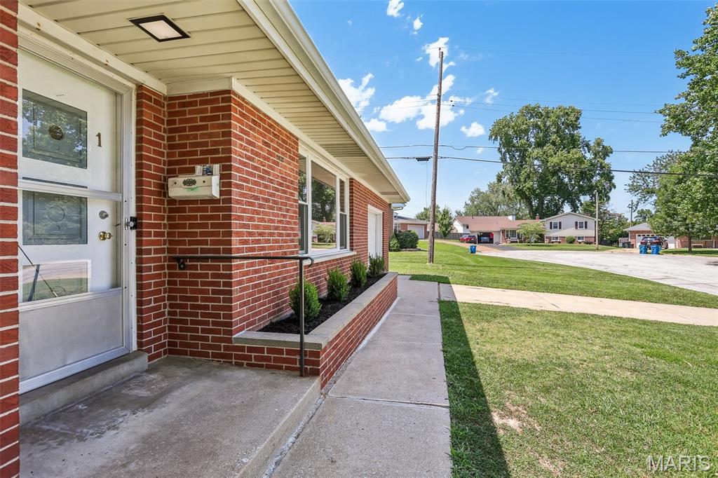 4th image of 1 Elmwood Ct, St Charles, MO 63301 | MLS# MIS26048028