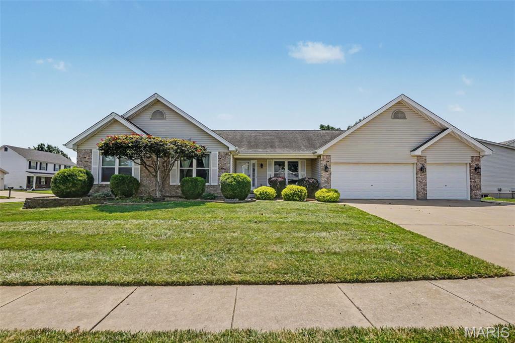 1st image of 304 Thoroughbred Trl, St Peters, MO 63376 | MLS# MIS26048038