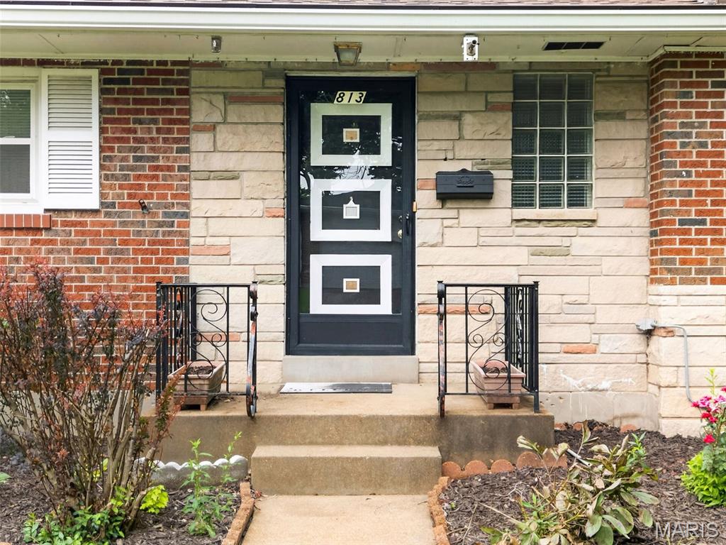 4th image of 813 Hentschel Pl, Saint Louis, MO 63135 | MLS# MIS26048114