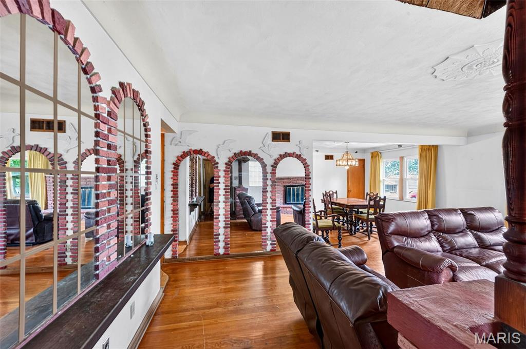 5th image of 813 Hentschel Pl, Saint Louis, MO 63135 | MLS# MIS26048114