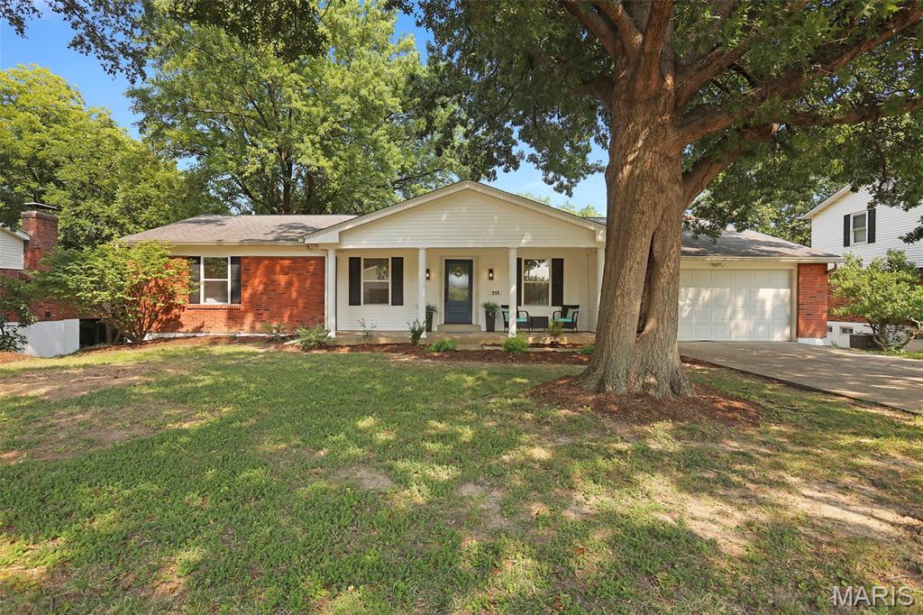 2nd image of 215 Ranchmoor Trl, Ellisville, MO 63011 | MLS# MIS26048215