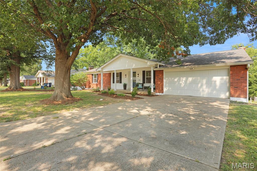 3rd image of 215 Ranchmoor Trl, Ellisville, MO 63011 | MLS# MIS26048215