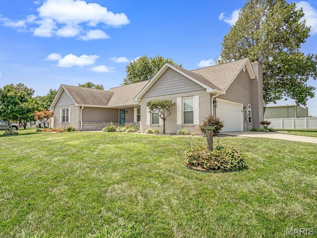 2nd image of 113 Suburban Dr, Smithton, IL 62285 | MLS# MIS26048268