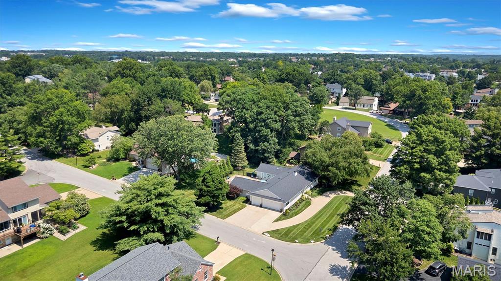 2nd image of 11 Rue Grand Dr, Lake Saint Louis, MO 63367 | MLS# MIS26048416