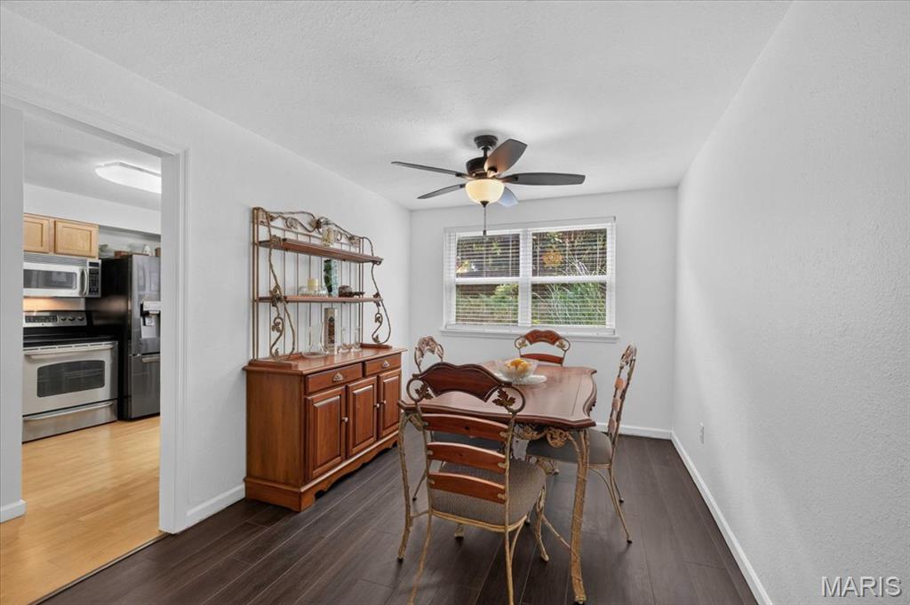 5th image of 1920 Hunting Lake Ct, Kirkwood, MO 63122