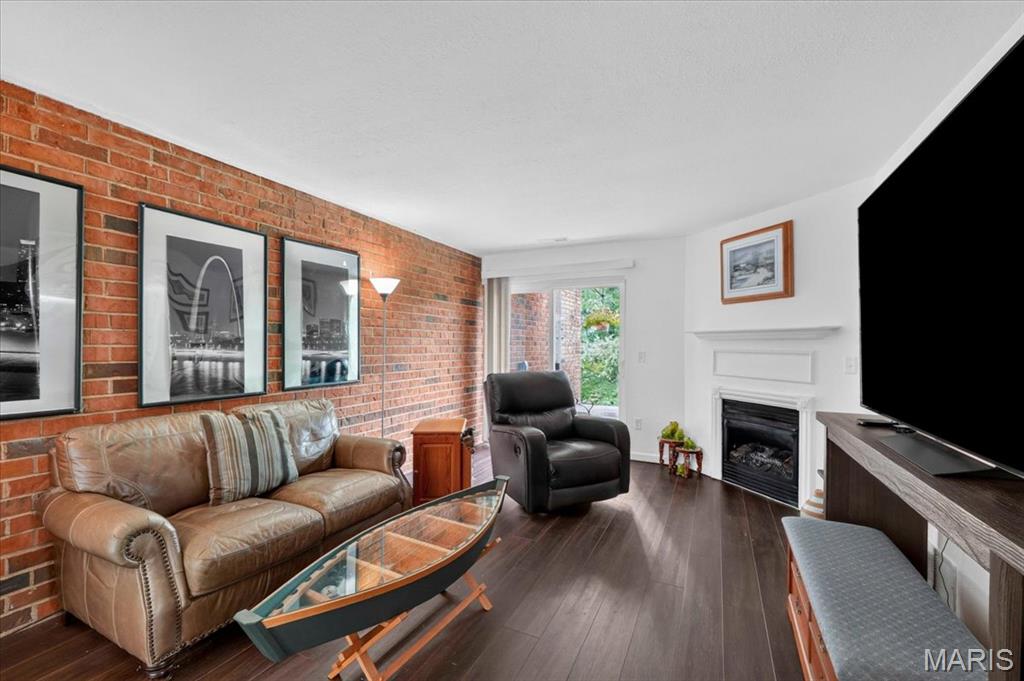 3rd image of 1920 Hunting Lake Ct, Kirkwood, MO 63122