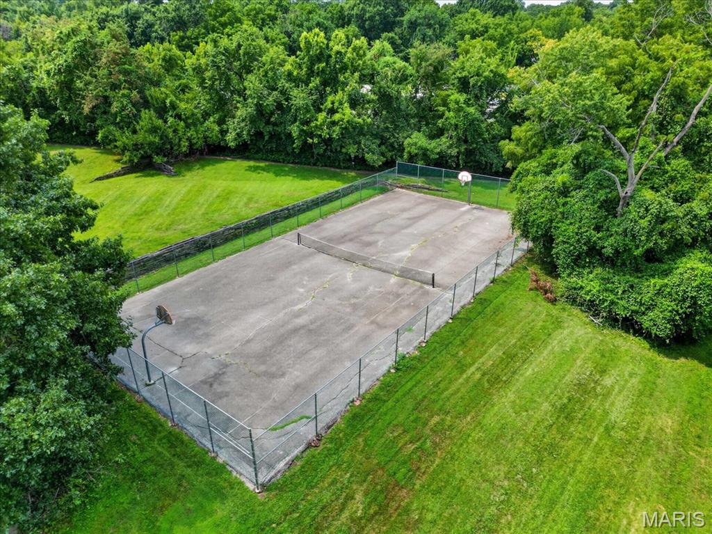 2nd image of 1920 Hunting Lake Ct, Saint Louis, MO 63122