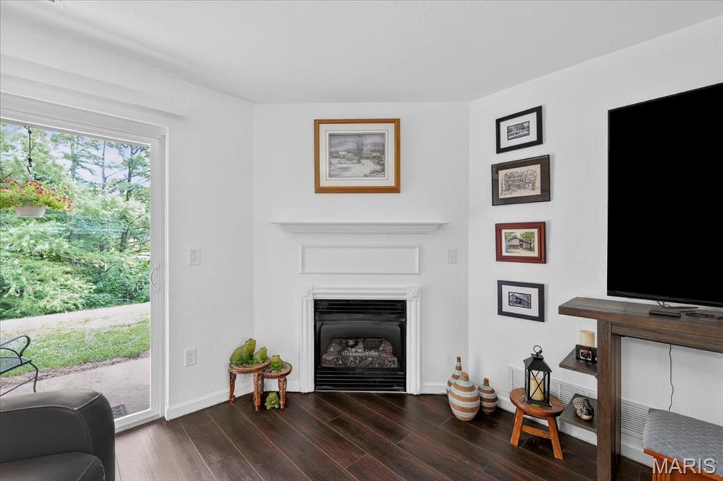 4th image of 1920 Hunting Lake Ct, Kirkwood, MO 63122