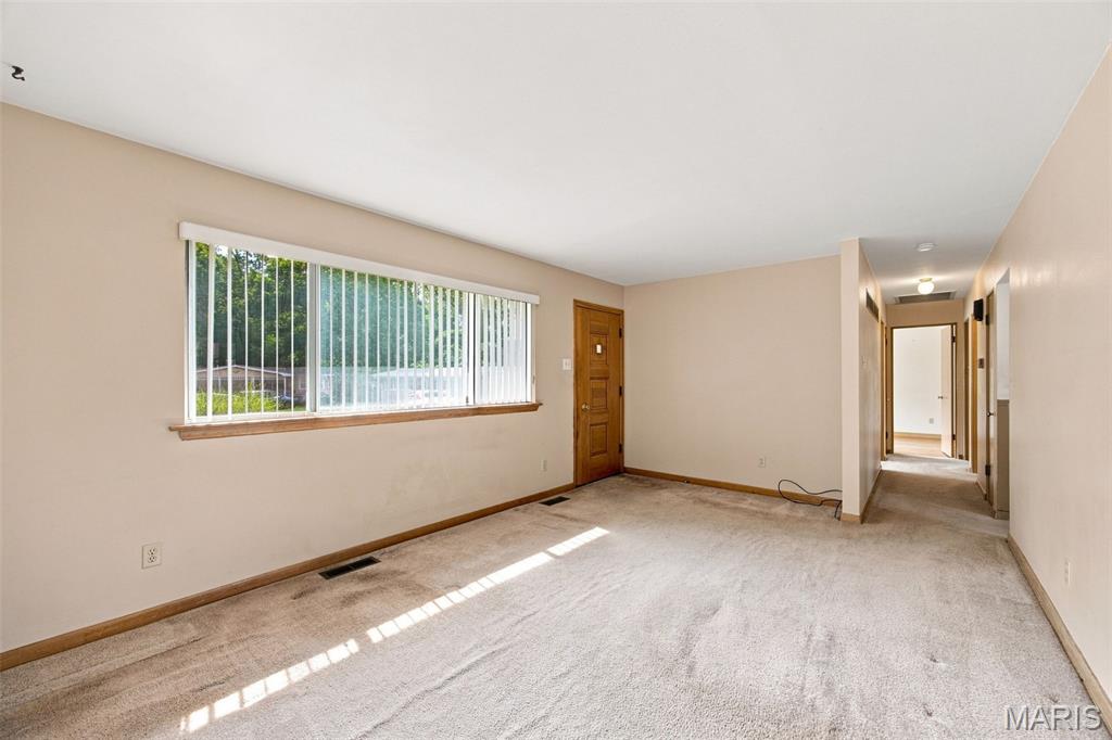5th image of 21 Saint Henry Ct, St Charles, MO 63301 | MLS# MIS26048691