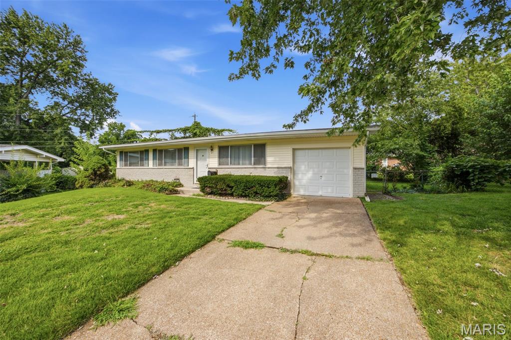 2nd image of 21 Saint Henry Ct, St Charles, MO 63301 | MLS# MIS26048691