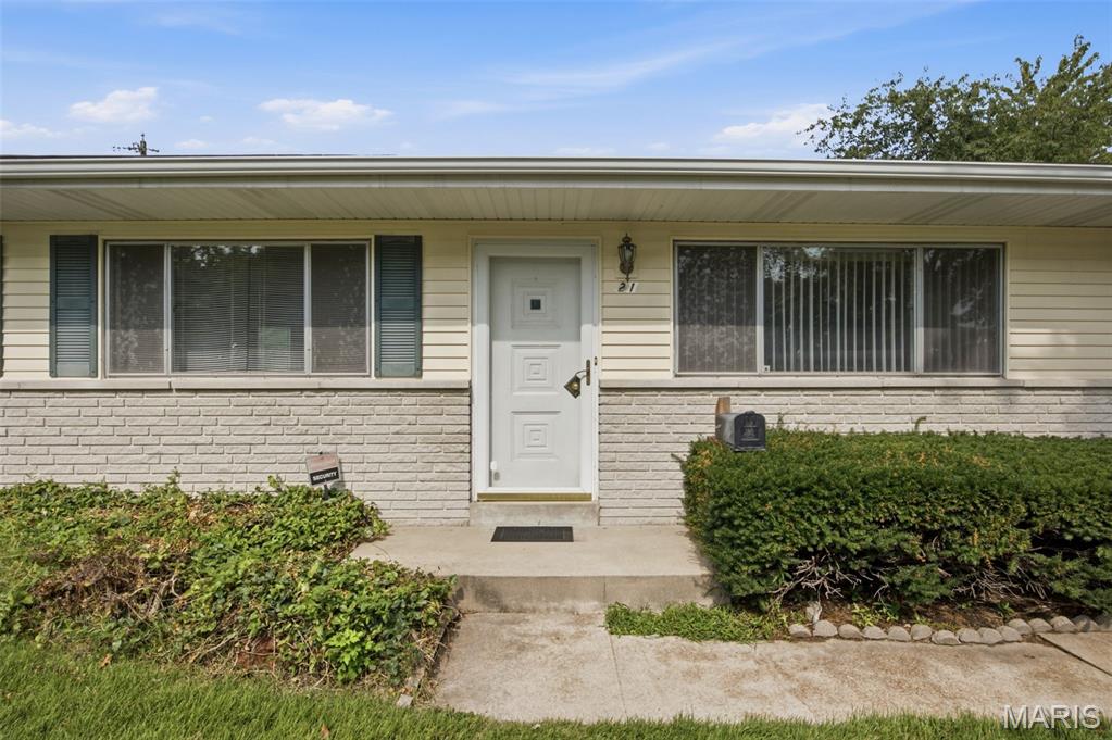 3rd image of 21 Saint Henry Ct, St Charles, MO 63301 | MLS# MIS26048691