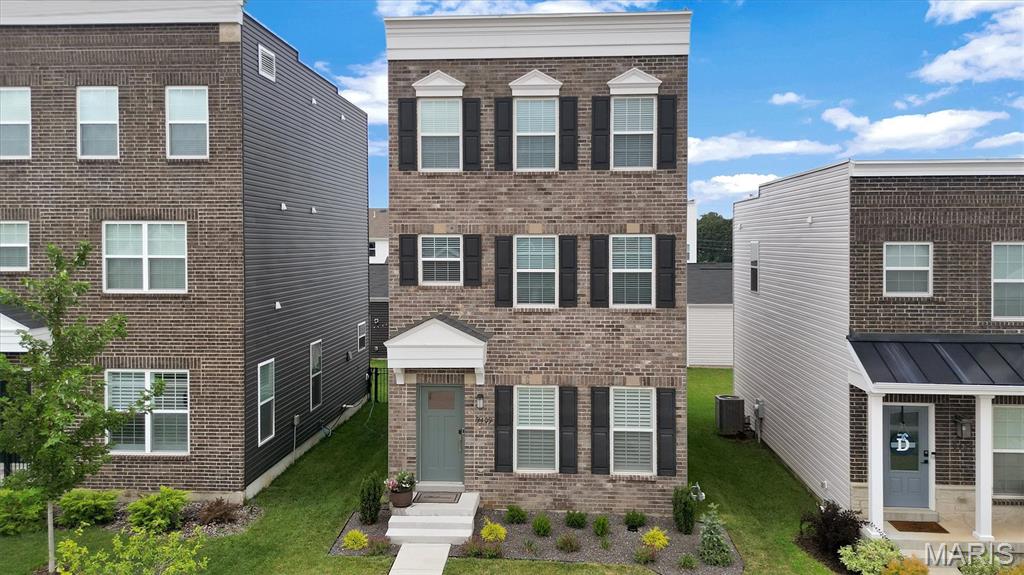 1st image of 9409 Vandervoort Ct, Saint Louis, MO 63126 | MLS# MIS26048759