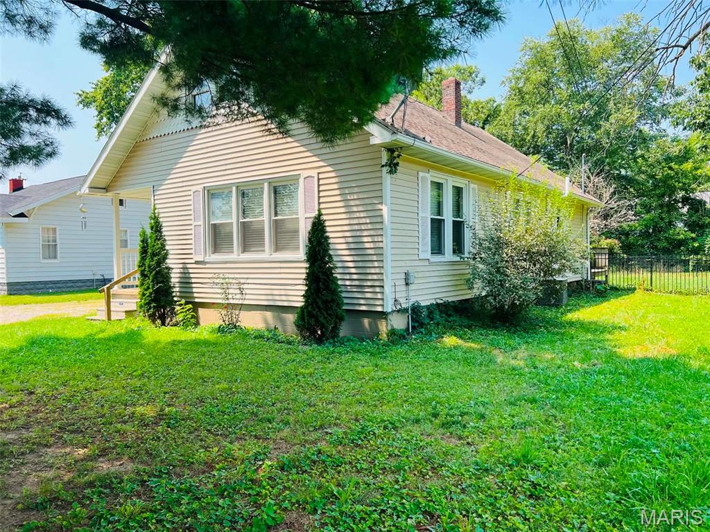 20th image of 705 N Locust St, Vandalia, IL 62471 | MLS# MIS26048789
