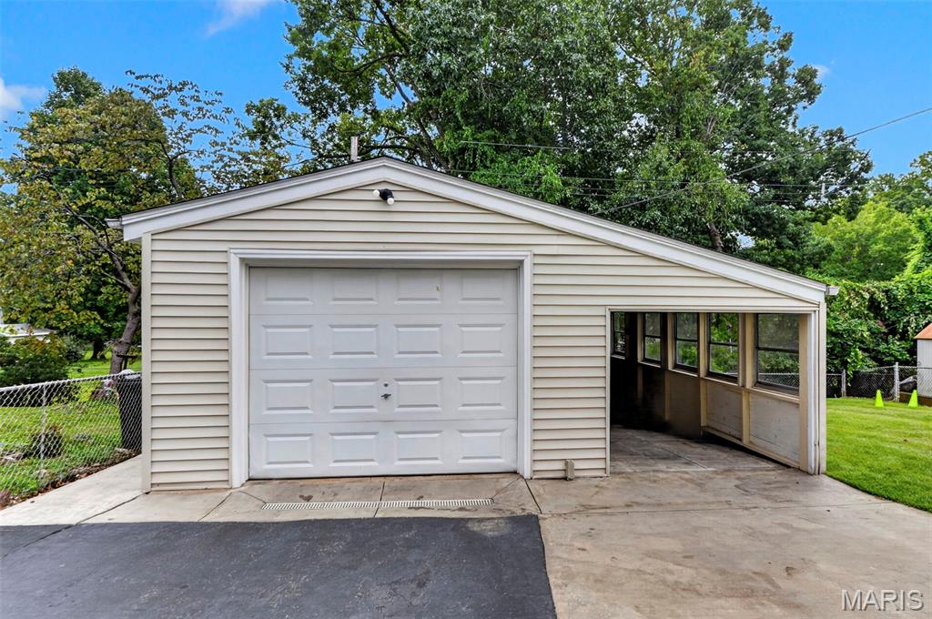 2nd image of 2898 Lesmer Ct, Saint Louis, MO 63114 | MLS# MIS26048823
