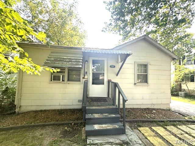 1st image of 324 N Floridale, Saint Louis, MO 63135 | MLS# MIS26048830