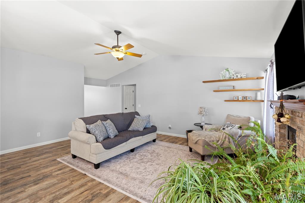 5th image of 1811 Hackmann Hollow Dr, Wentzville, MO 63385 | MLS# MIS26048868