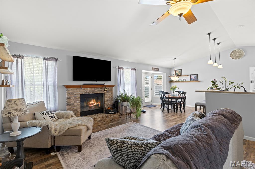 4th image of 1811 Hackmann Hollow Dr, Wentzville, MO 63385 | MLS# MIS26048868