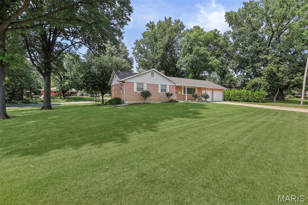 3rd image of 441 Clearview Dr, Belleville, IL 62223 | MLS# MIS26048967