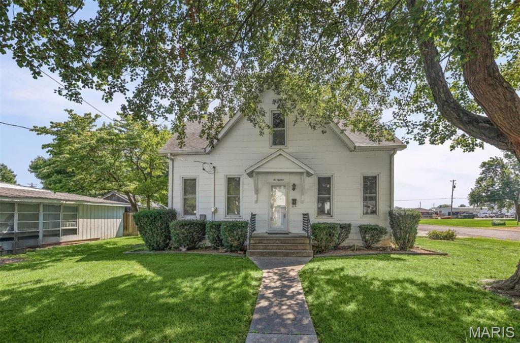 1st image of 118 S Cedar St, Trenton, IL 62293 | MLS# MIS26048995