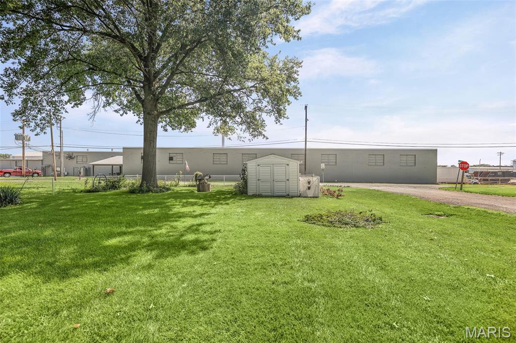 2nd image of 118 S Cedar St, Trenton, IL 62293 | MLS# MIS26048995