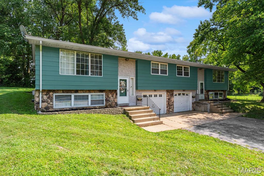 3rd image of 2100 E Belle Ave, Belleville, IL 62221 | MLS# MIS26049004