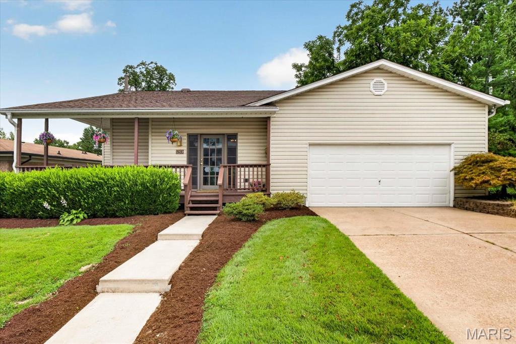 3rd image of 8686 Barby Ln, Saint Louis, MO 63124 | MLS# MIS26049074