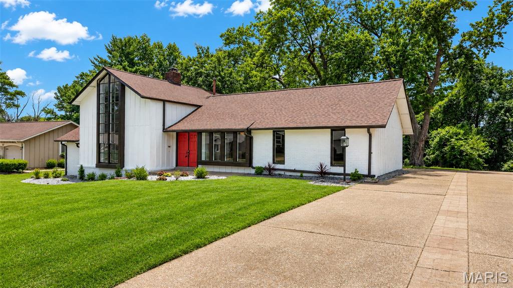 3rd image of 500 Kingridge Dr, Ballwin, MO 63011 | MLS# MIS26049098