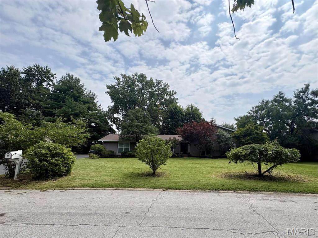 2nd image of 14 Country Fair Ln, Saint Louis, MO 63141 | MLS# MIS26049268