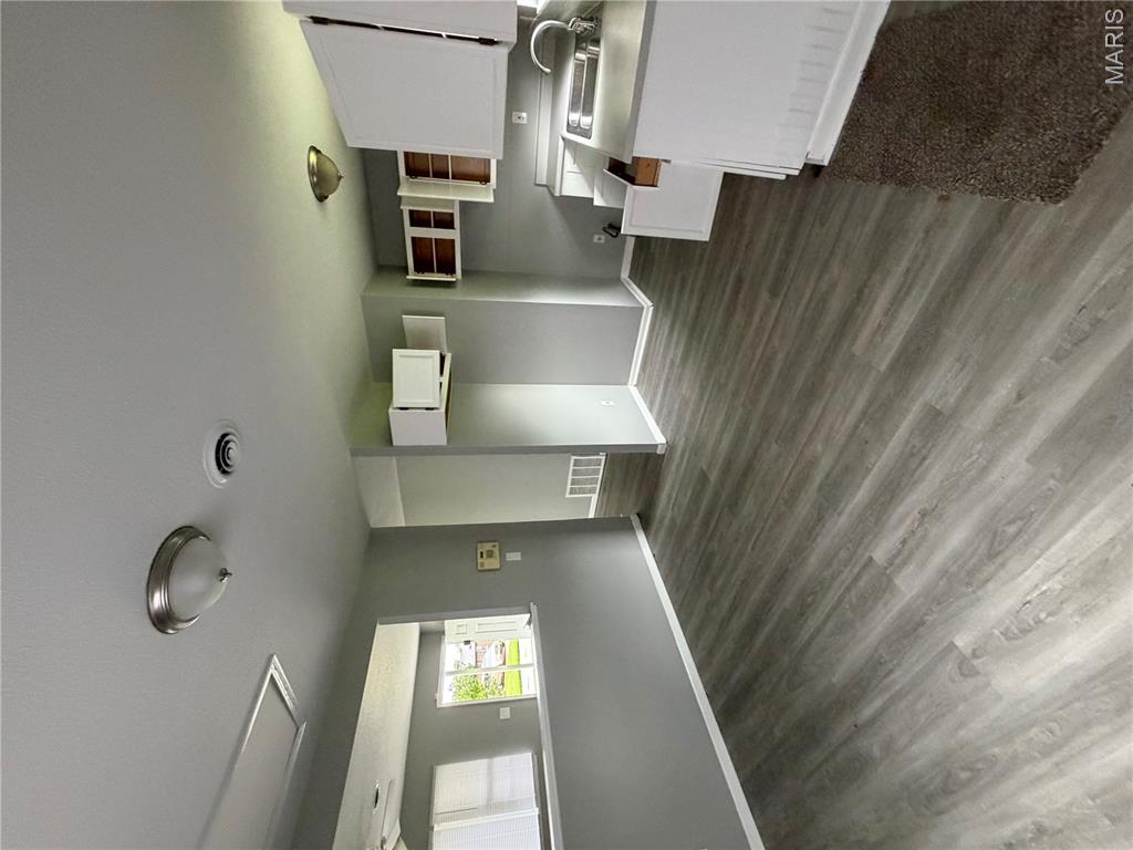 3rd image of 506 Saint Nicholas Dr, East Saint Louis, IL 62206 | MLS# MIS26049388