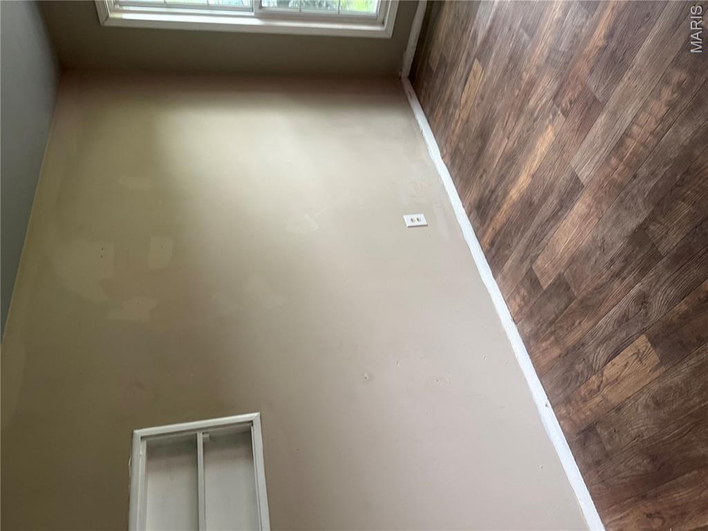 3rd image of 506 Saint Paul Dr, East Saint Louis, IL 62206 | MLS# MIS26049389