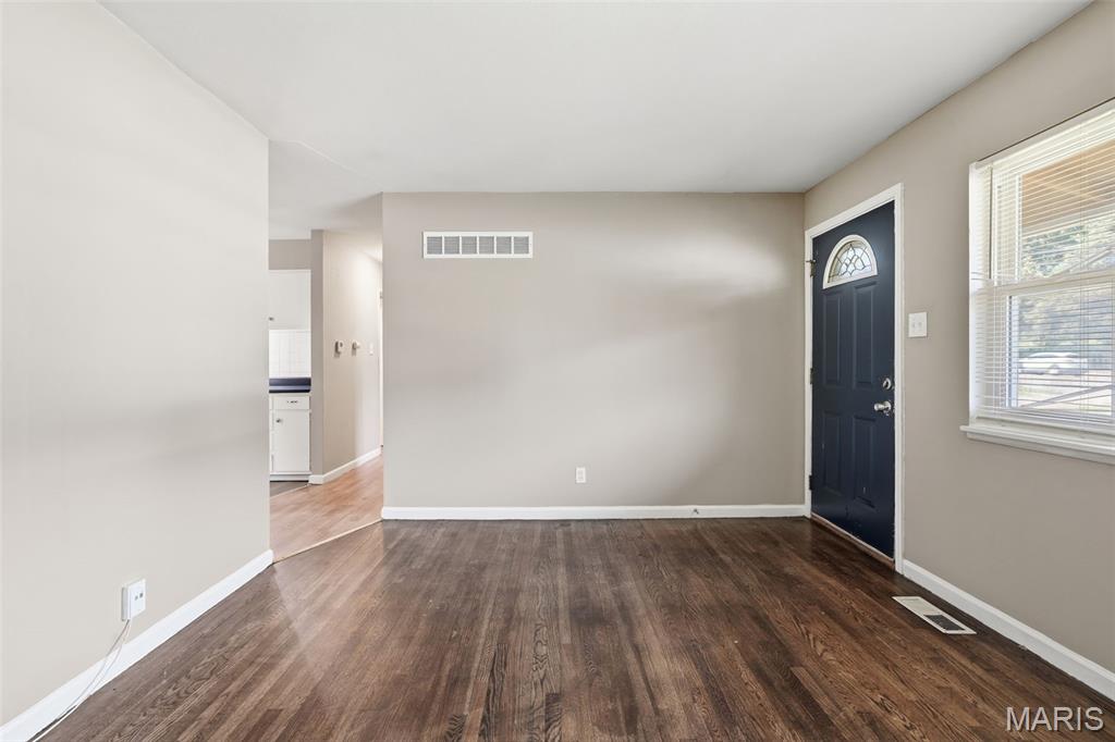 2nd image of 1160 Howdershell Rd, St Louis, MO 63031 | MLS# MIS26049445