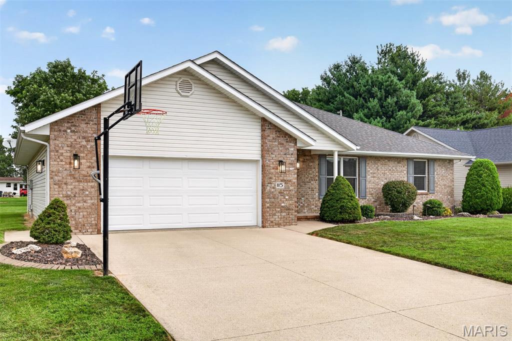 3rd image of 115 N Porte Dr, Highland, IL 62249 | MLS# MIS26049451