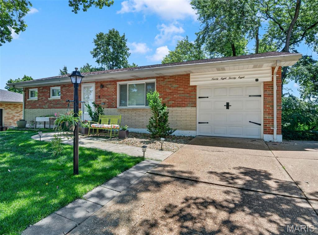 2nd image of 9828 Whitcomb Ln, Affton, MO 63123 | MLS# MIS26049457