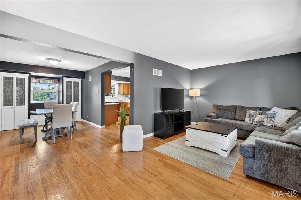 4th image of 9828 Whitcomb Ln, Affton, MO 63123 | MLS# MIS26049457