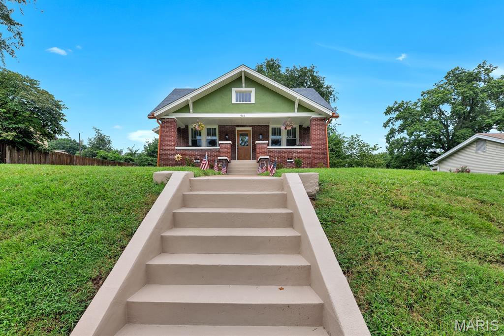 2nd image of 915 N Kingshighway St, Saint Charles, MO 63301 | MLS# MIS26049471