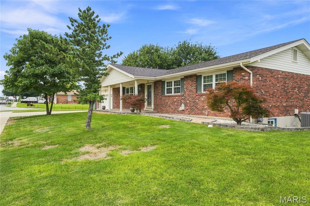 2nd image of 1613 Tamarack Dr, Saint Charles, MO 63301 | MLS# MIS26049526