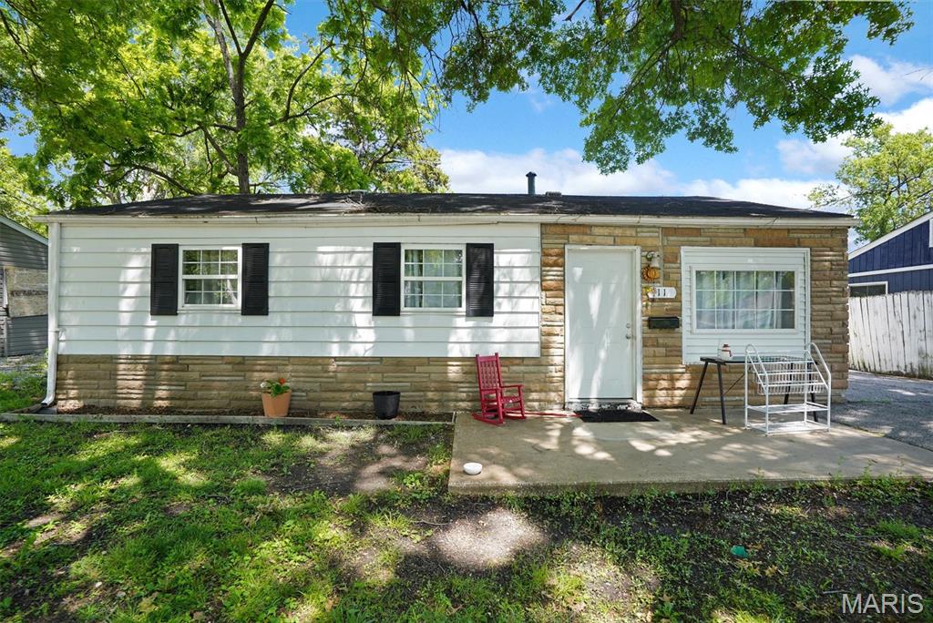 1st image of 11 Saint Lambert Dr, East Saint Louis, IL 62206 | MLS# MIS26049560