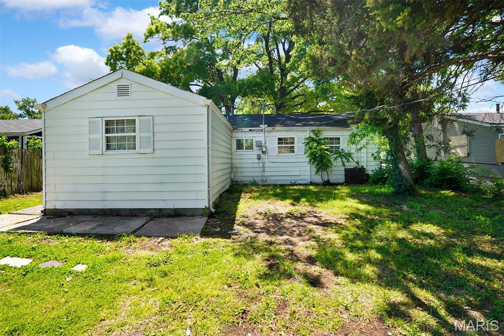 2nd image of 11 Saint Lambert Dr, East Saint Louis, IL 62206 | MLS# MIS26049560
