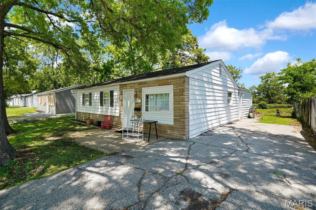 6th image of 11 Saint Lambert Dr, East Saint Louis, IL 62206 | MLS# MIS26049560