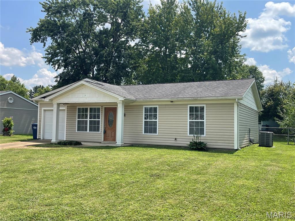 3rd image of 1402 Cypress Dr, Pacific, MO 63069 | MLS# MIS26049654