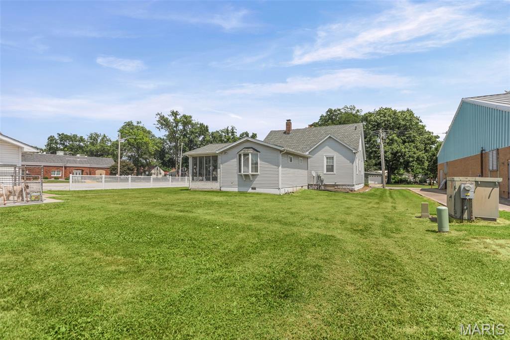 5th image of 851 11Th St, Carlyle, IL 62231 | MLS# MIS26049695