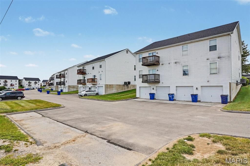 2nd image of 692 Homerun Dr, O'Fallon, MO 63366