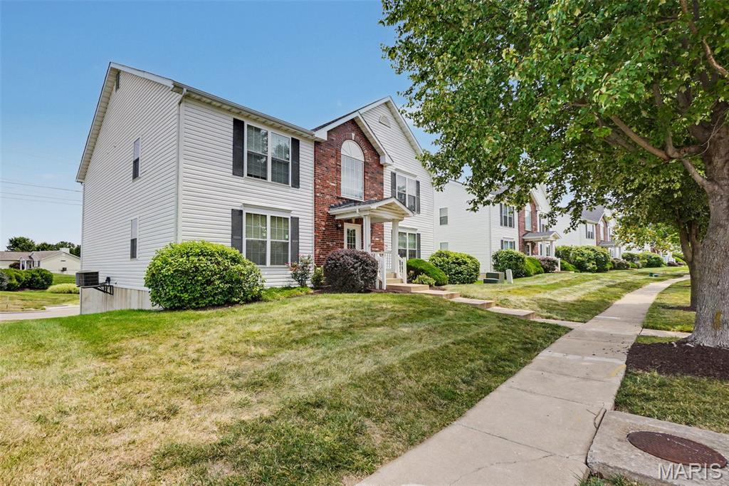 3rd image of 692 Homerun Dr, O'Fallon, MO 63366